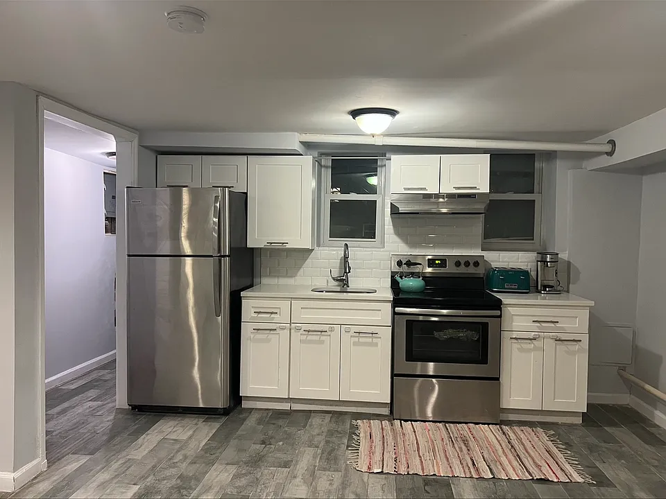 1321 Balcom Ave #1B
