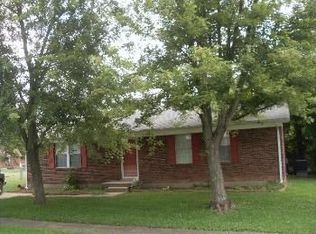 1628 W Crocus Dr, Radcliff, KY 40160