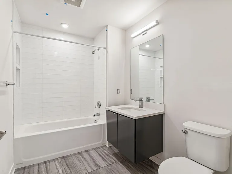 Graduate Pointe — Photo 167