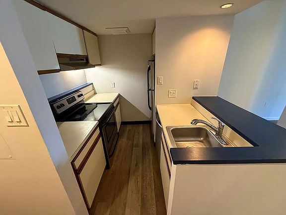 2nd image of 237 Chestnut St #1-403