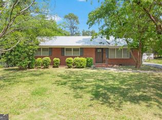 1011 Cherokee Cir, Waycross, GA 31501