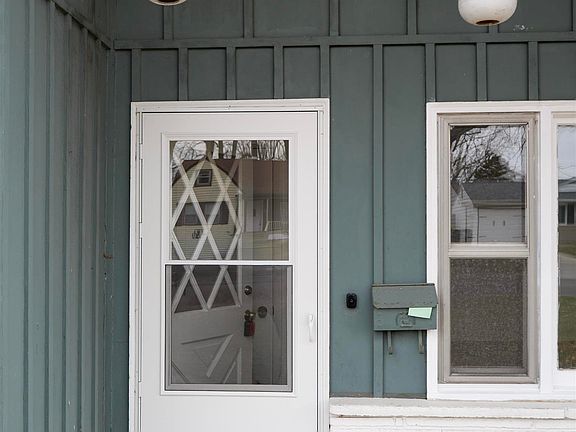 3rd image of 2426 White Oak Ave