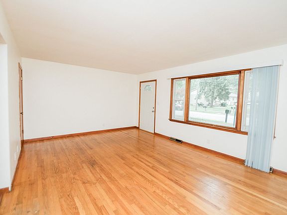 3rd image of 1007 Elizabeth Dr APT C