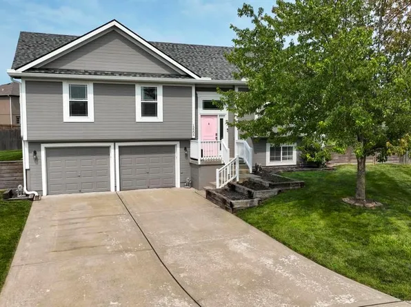 12206 E 214th Ter, Peculiar, MO 64078