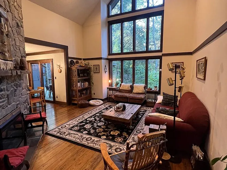 1160 Lincolnshire Dr — Photo 4
