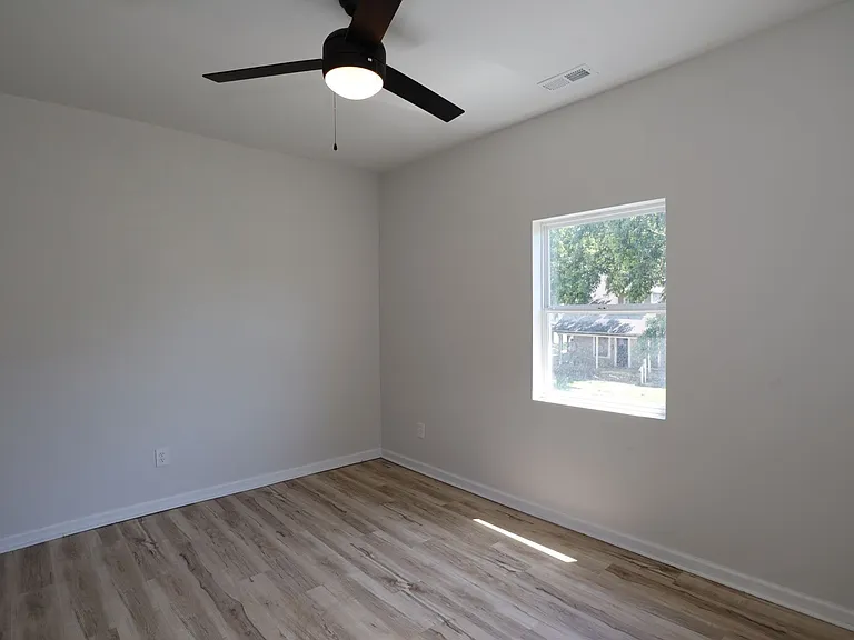 126 & 128 N Colorado Ave — Photo 14