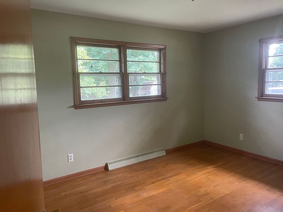 4th image of 3670 Yellowstone Dr SW