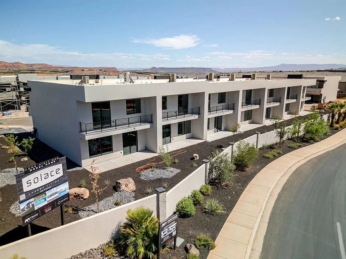 Beautiful, Brand new, Luxury 4 bedroom Townhome in Santa Clara! — Photo 3