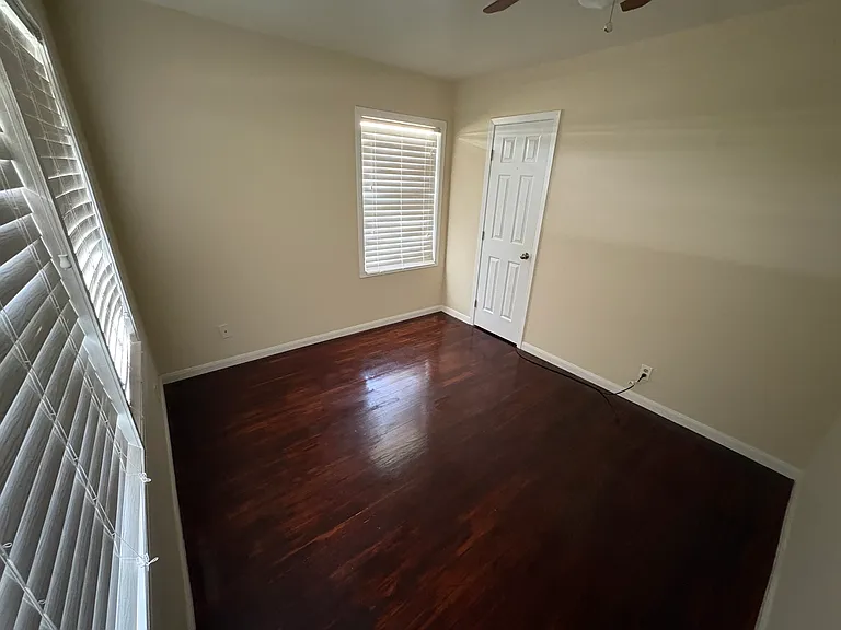 8639 Sonneville Dr — Photo 3