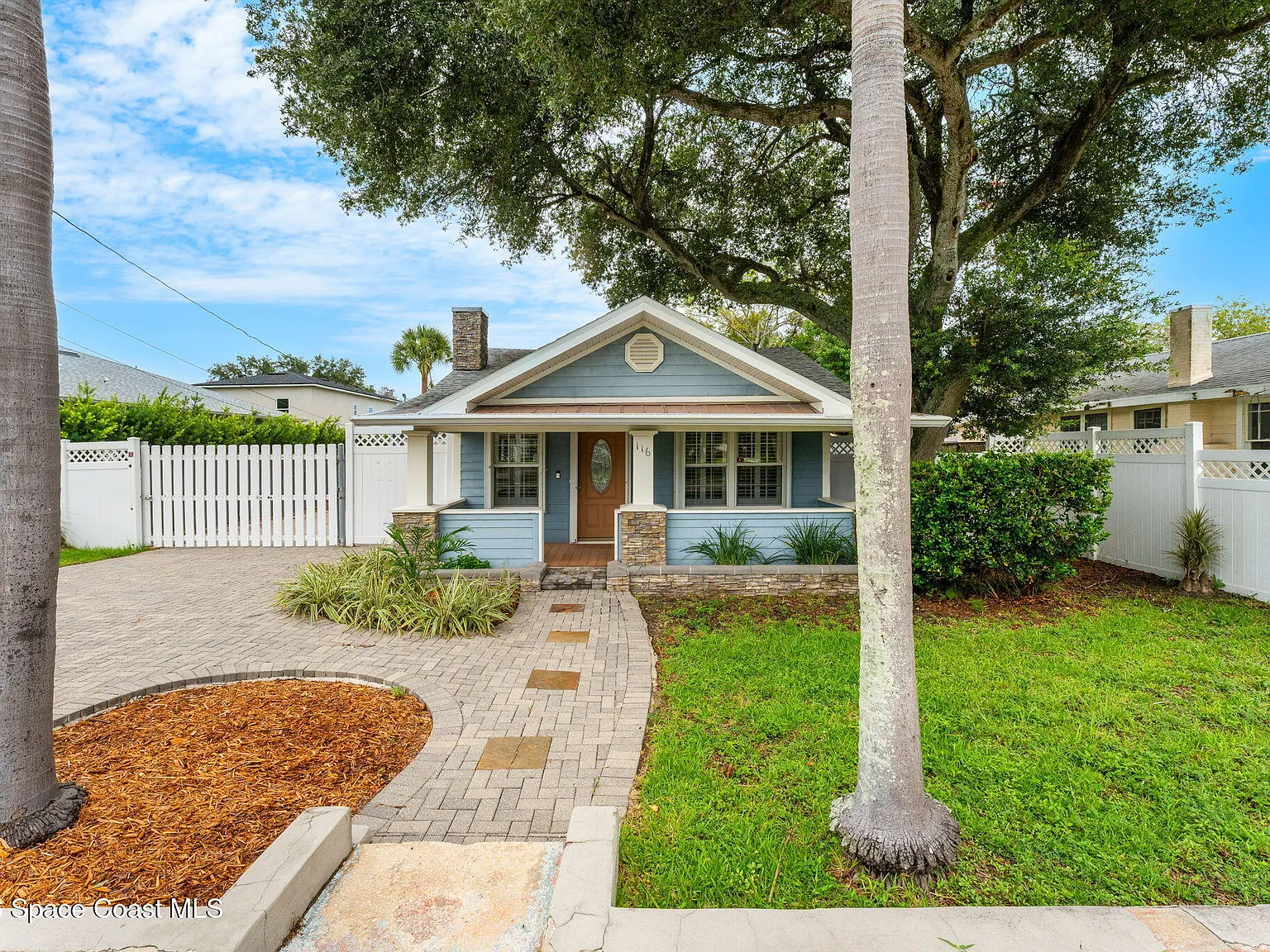 3 bed, 2.0 bath, 1566 sqft, $2,700 — Photo 3