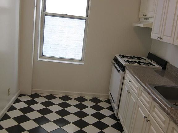 2nd image of 2075 38th St APT 1B