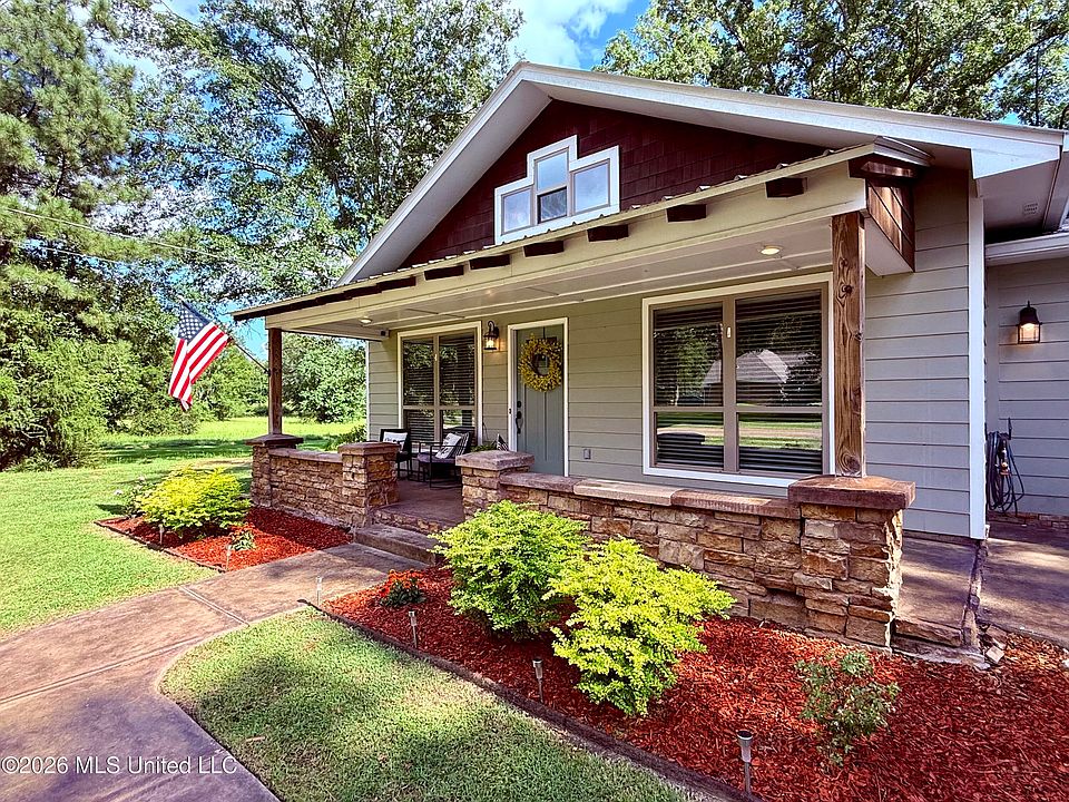 1st image of 400 McKay Cir