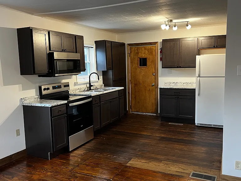 930 W Water St — Photo 9