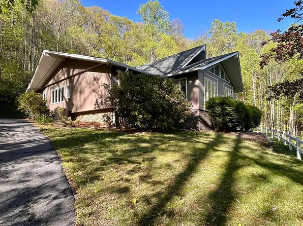 560 Winchester Creek Rd, Waynesville, NC 28786
