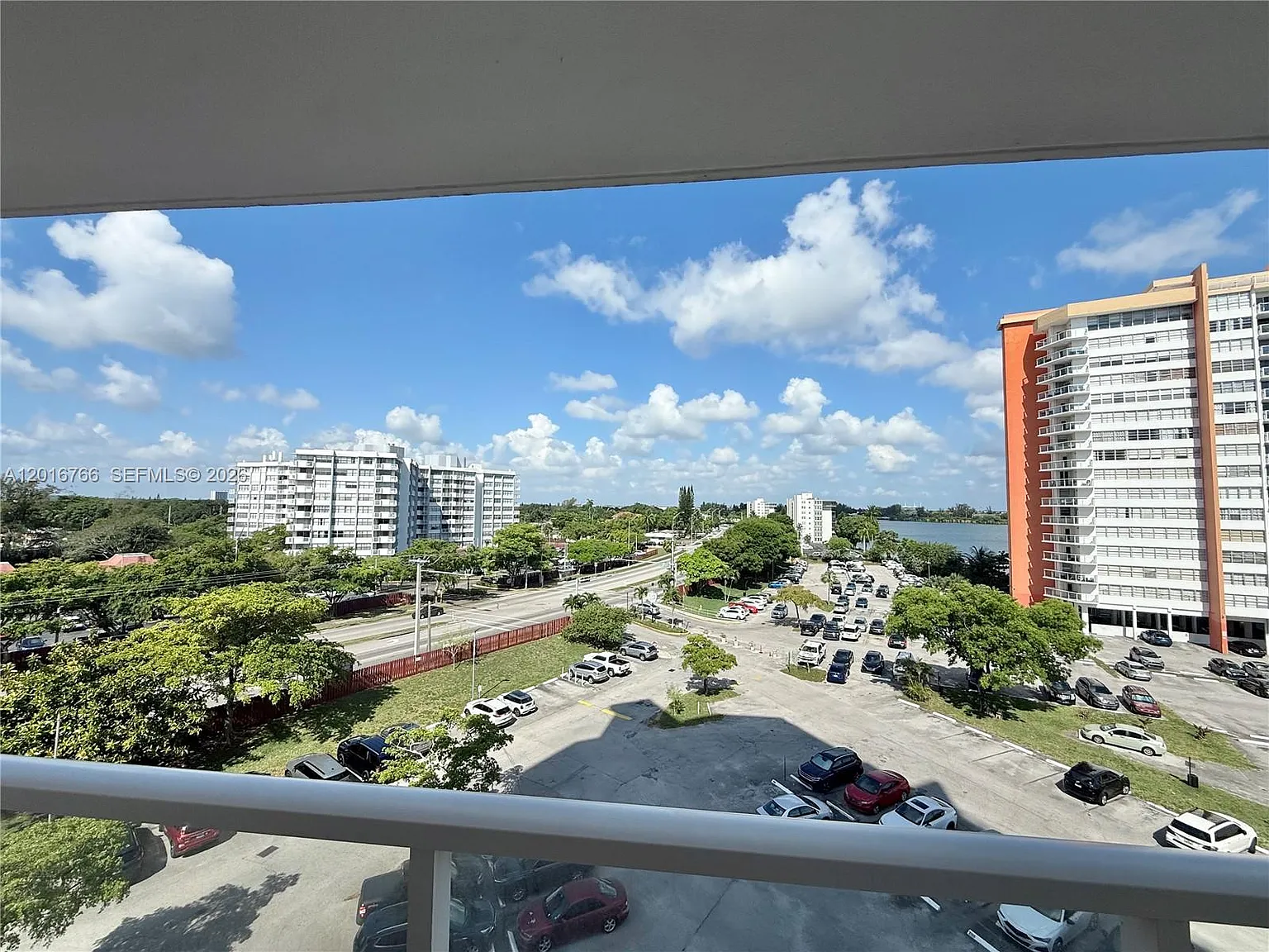 Buckley Towers Condo - Ea — Photo 3