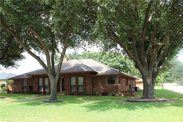 1st image of 2421 Pecan Dr