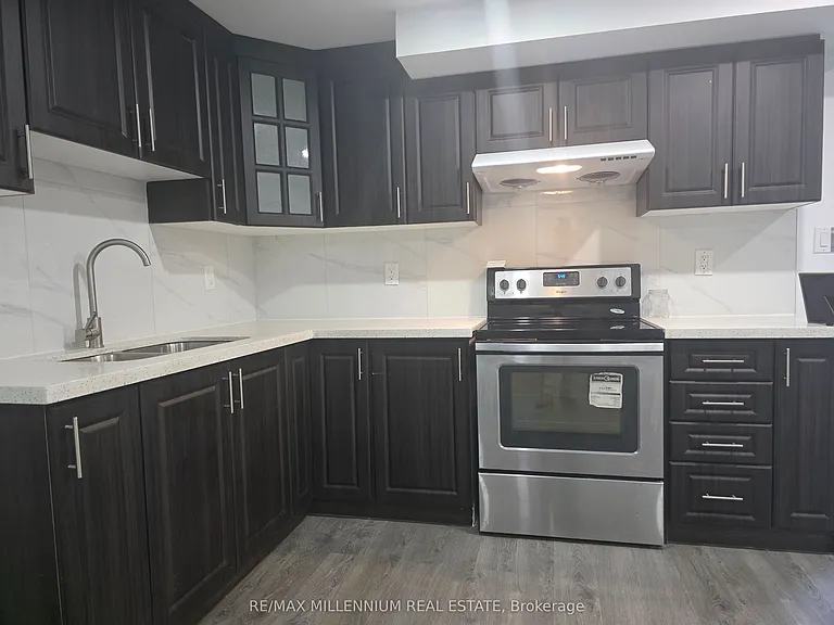 42 Cranbrook Cres #BASEMENT — Photo 9