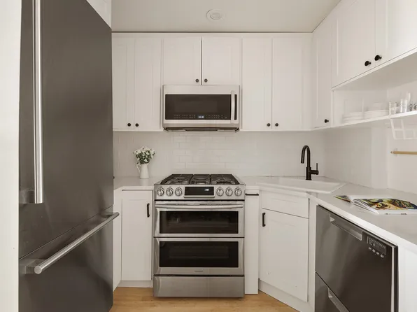 172 West 82nd Street image 4 of 8