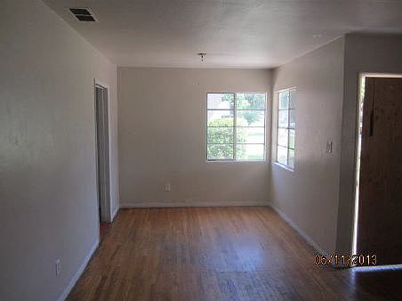 048-390772-dining-22977351.jpg1