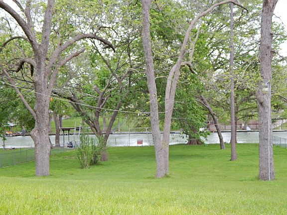 2nd image of 2667 Blumberg Park