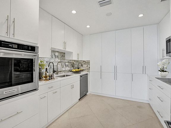 4th image of 44 Cocoanut Row #315a/316a