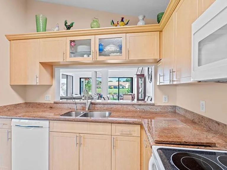 8486 Heather Pl — Photo 17