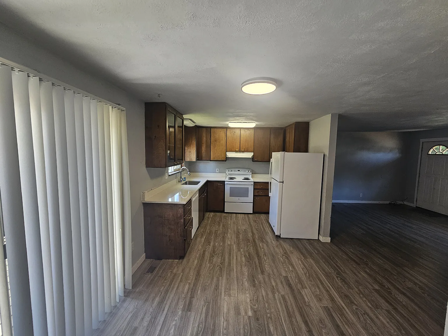 3 bed, 1.5 bath, 1100 sqft, $3,100 — Photo 3