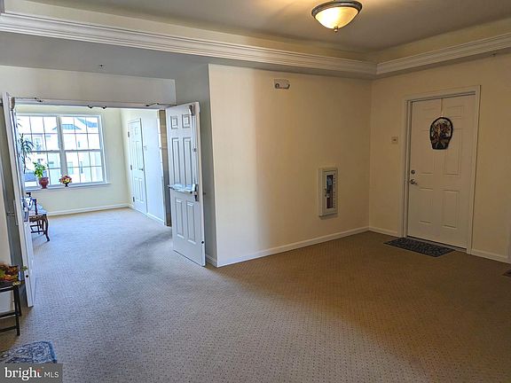 3rd image of 734 Creekside Dr