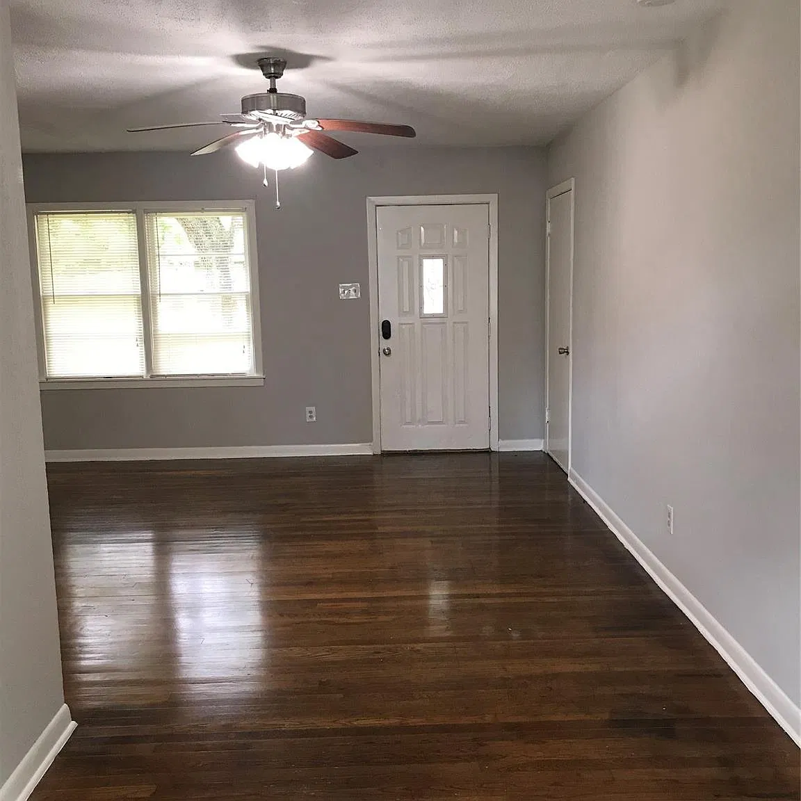 3 bed, 1.0 bath, 1140 sqft, $1,500 — Photo 2