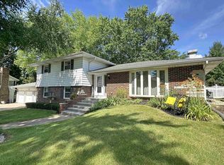 639 Sunset Dr, Janesville, WI 53548