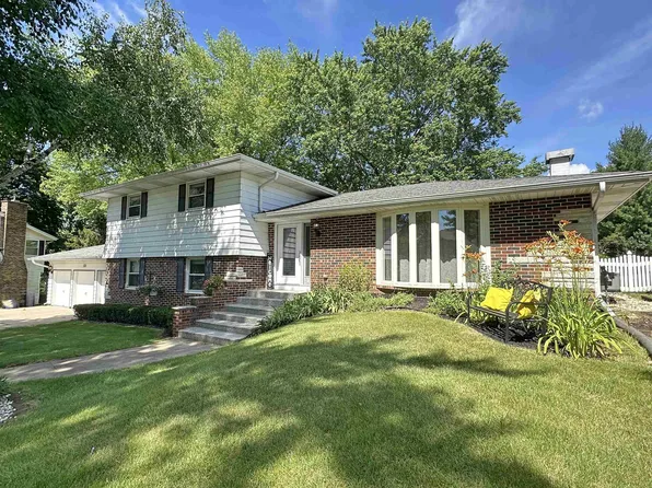 639 Sunset Dr, Janesville, WI 53548