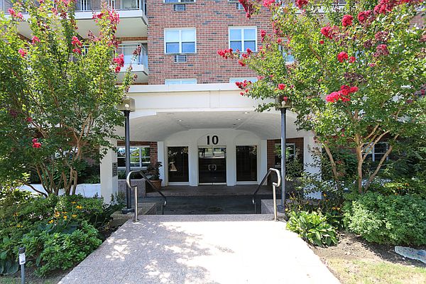 1st image of 10 Ipswich Ave APT 2F