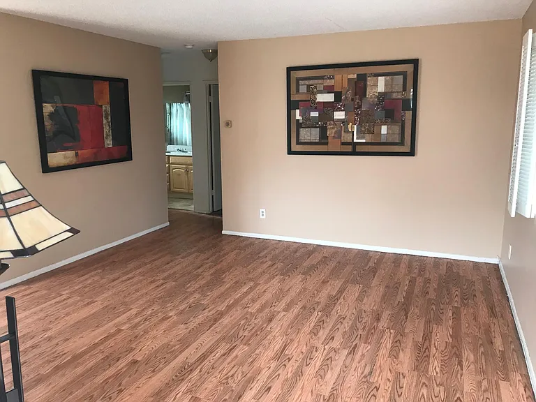814 Jennifer Ln #C — Photo 2