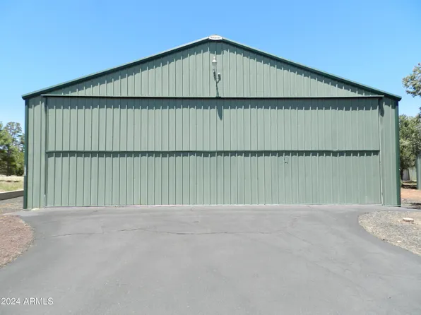 2376 Hangar Row, Overgaard, AZ 85933