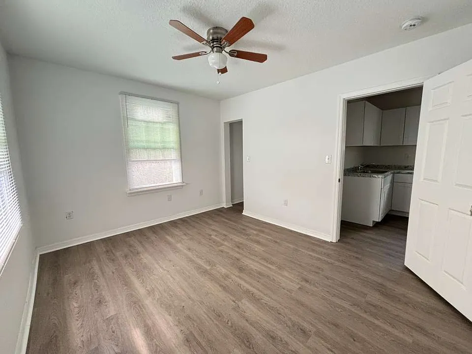 26 W 27th St #2