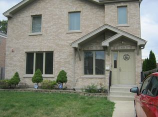 6738 N Trumbull Ave, Lincolnwood, IL 60712
