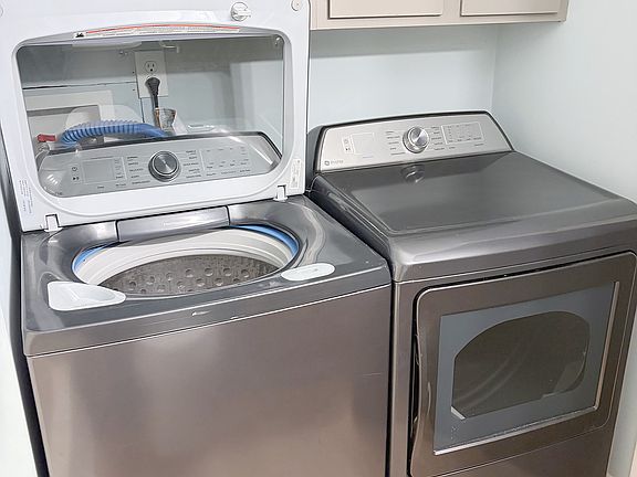 5th image of 4392 Manhattan E #4-D