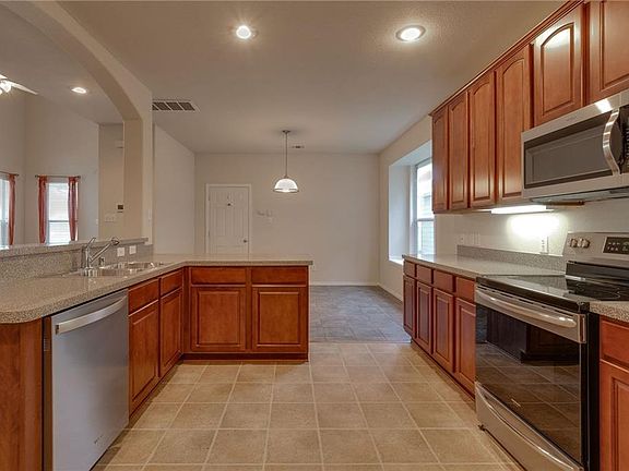 5th image of 10109 Cedar Lake Dr