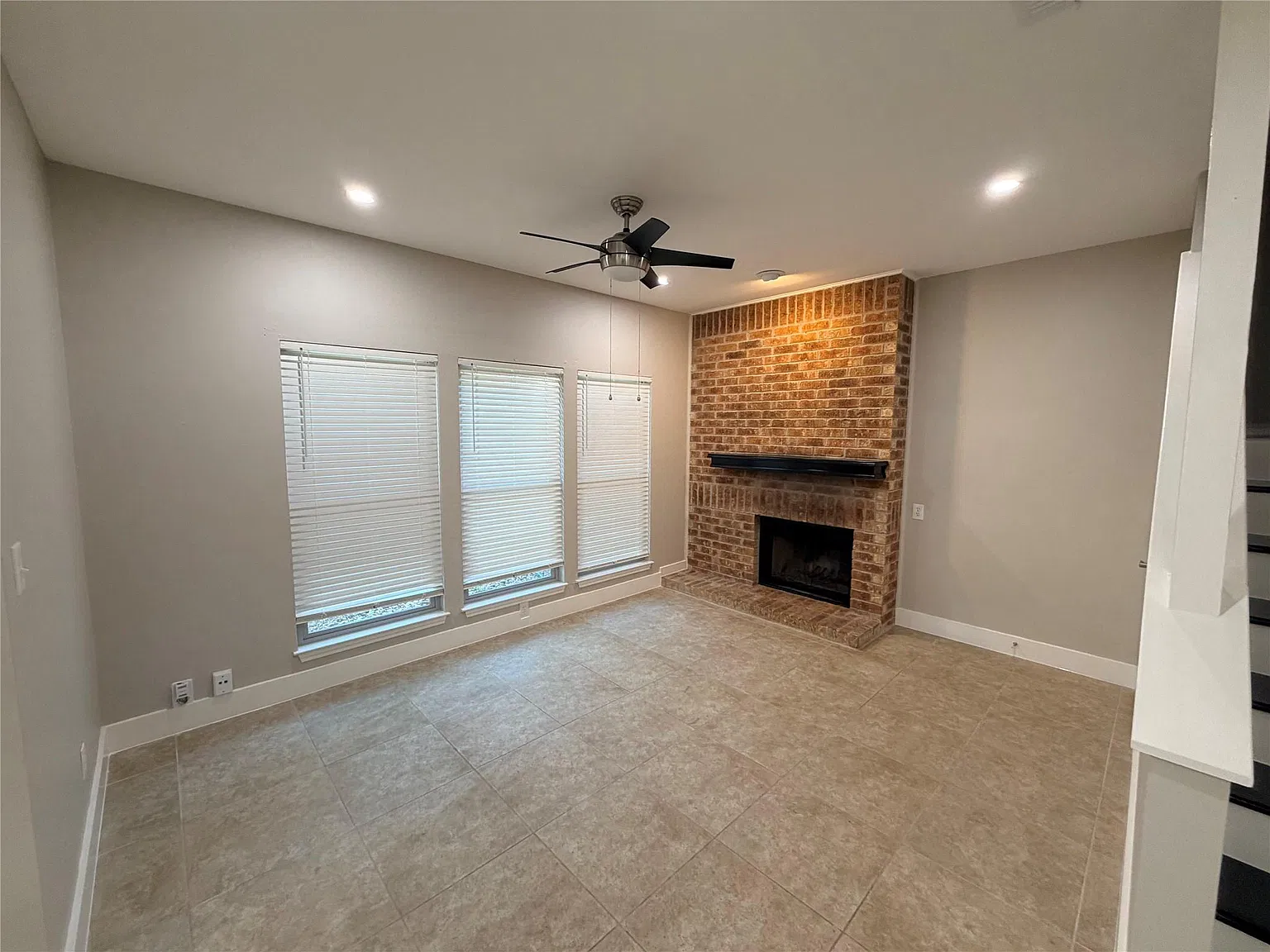 3 bed, 2.0 bath, 1080 sqft, $2,250 — Photo 3