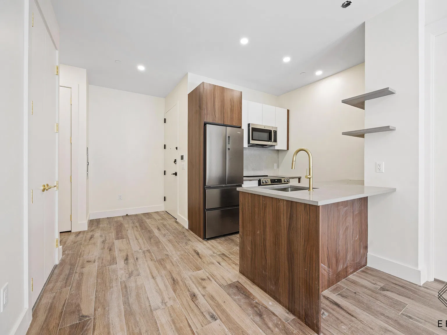 151 Hawthorne Street — Photo 4