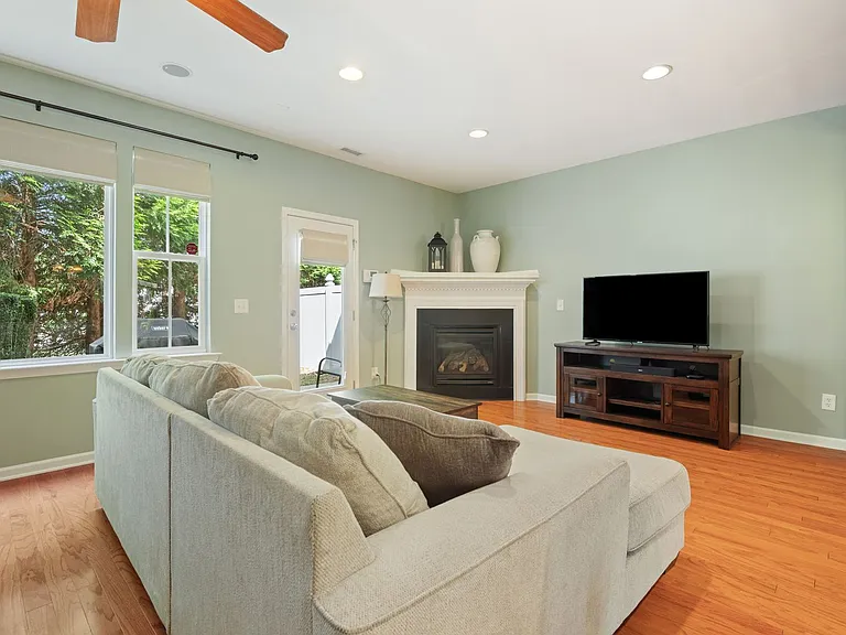2825 Casona Way — Photo 8