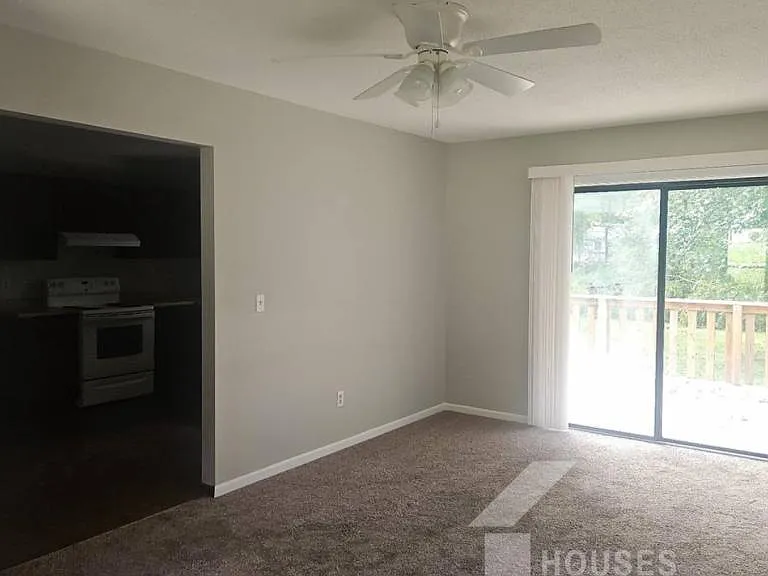 130 Ashdown Dr — Photo 5