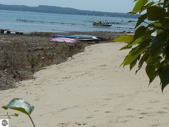 2nd image of 1436 N Pebble Beach Dr
