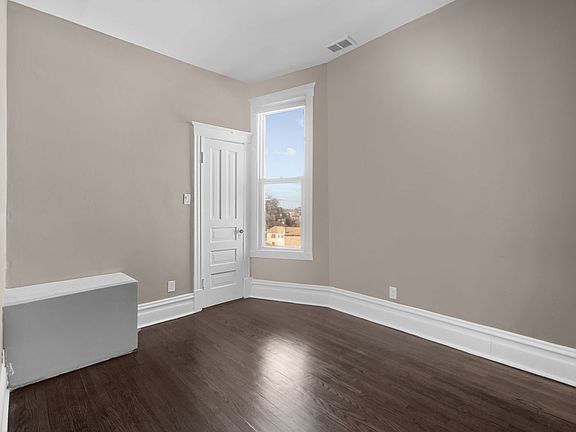 5th image of 9710 S Avenue L