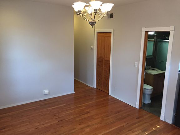 5th image of 2129 N Sheffield Ave APT 2R