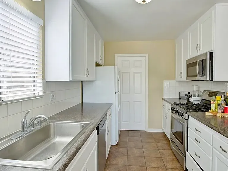 291 Hathway Ave — Photo 8
