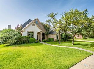 201 Meandering Ln, Burleson, TX 76028