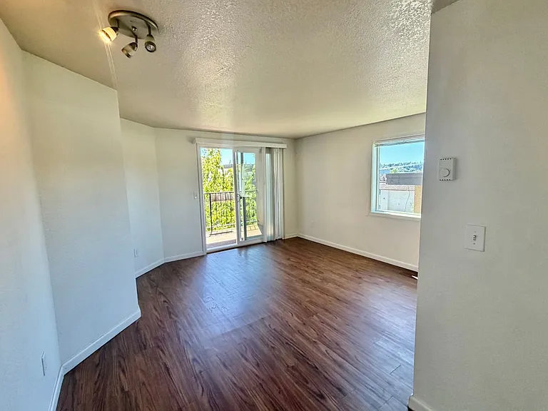 Welcome to Oslo Apartments, Ballard's hidden gem. — Photo 2