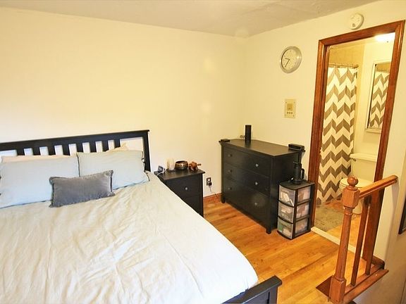 4th image of 307 W 74th St APT 4B