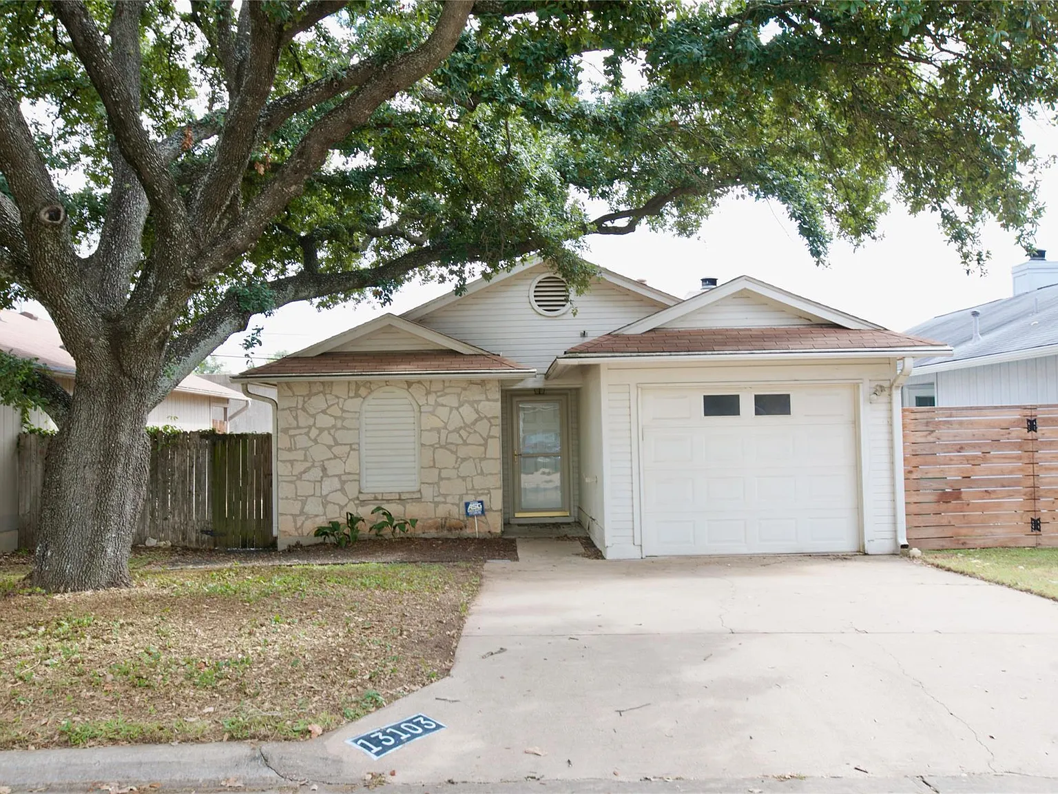 2 bed, 1.5 bath, 920 sqft, $1,850 — Photo 2